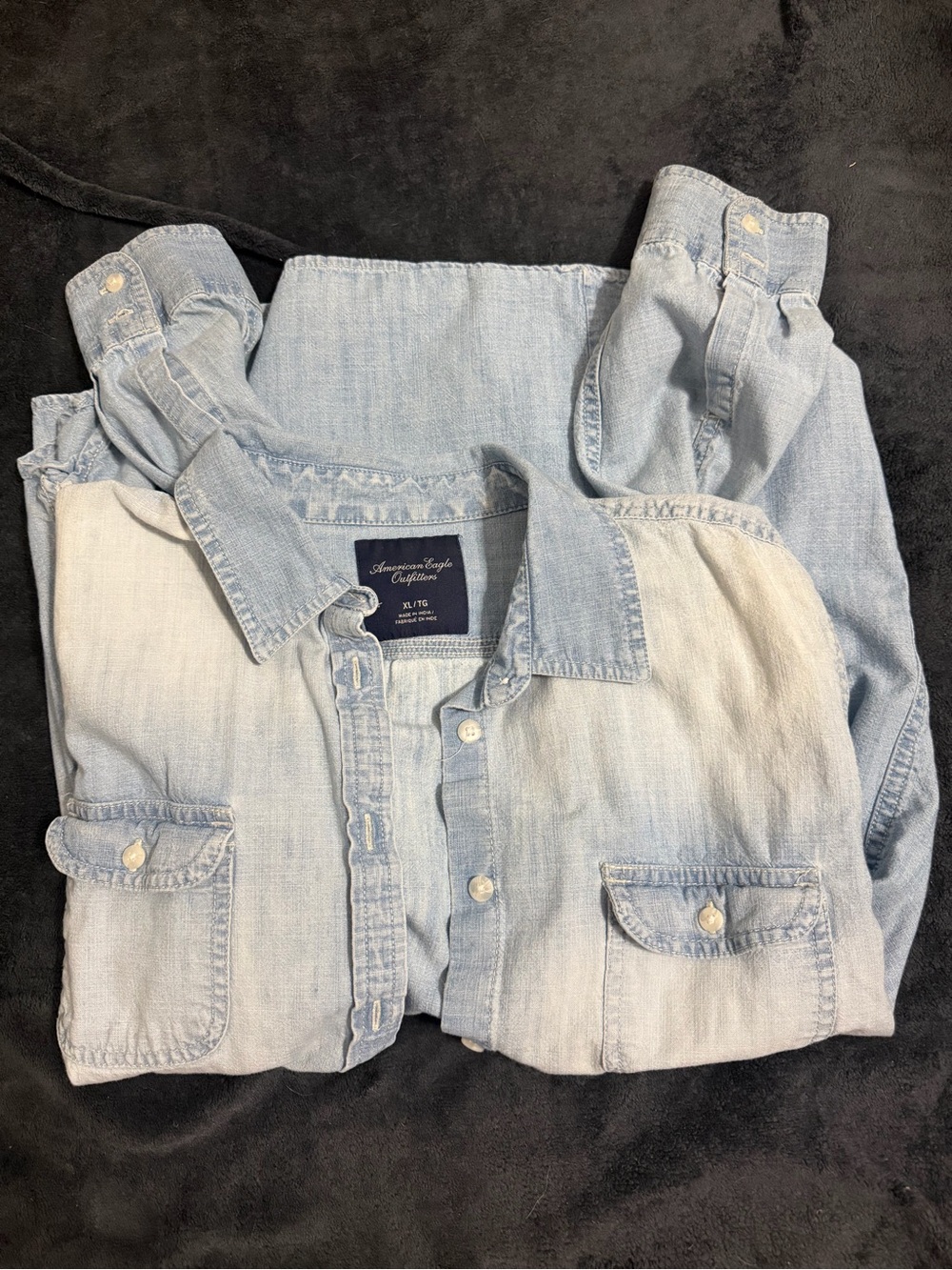 Woman’s American Eagle Button up